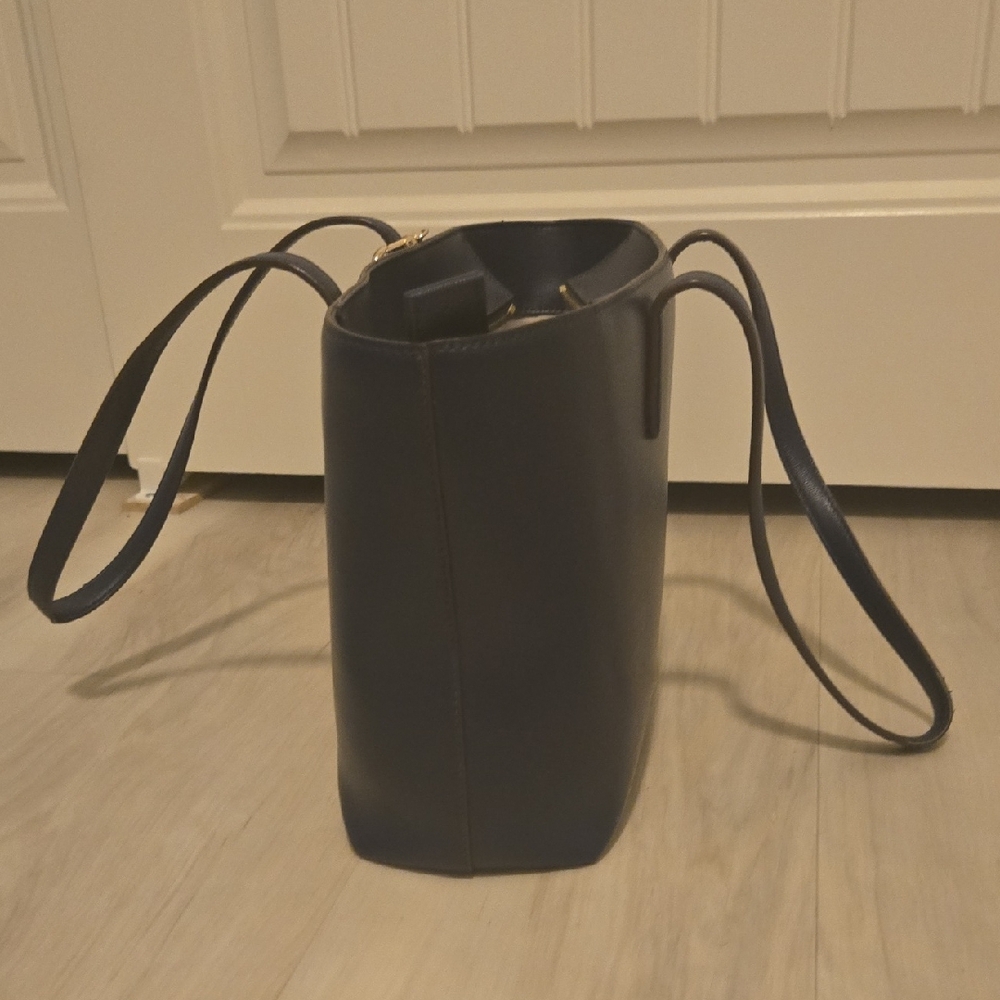 DKNY Bryant Medium Zippered Tote Bag - Picture 8 of 12